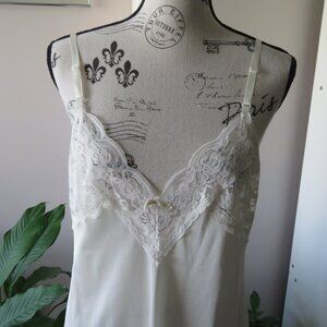 Vintage Off White/Cream Full Slip With Lace And Adjustable Straps, Size 38